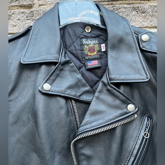 Schott NYC USA Men’s Moto Leather Jacket - Sz Medium motorcycle riding - Picture 3 of 16